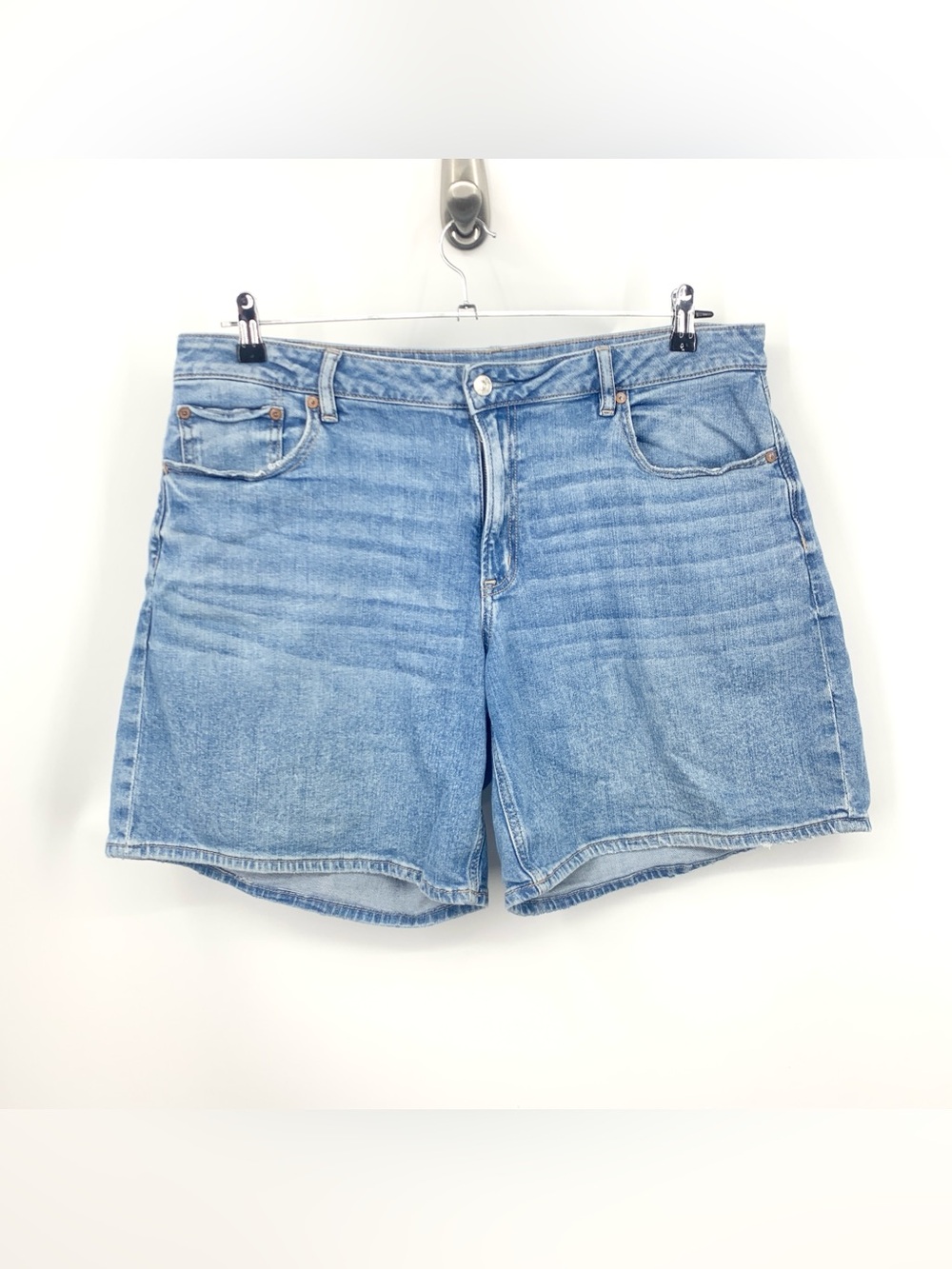 American Eagle Women Size 12 Shorts Light Wash Jean Denim Low Rise Baggy Stretch